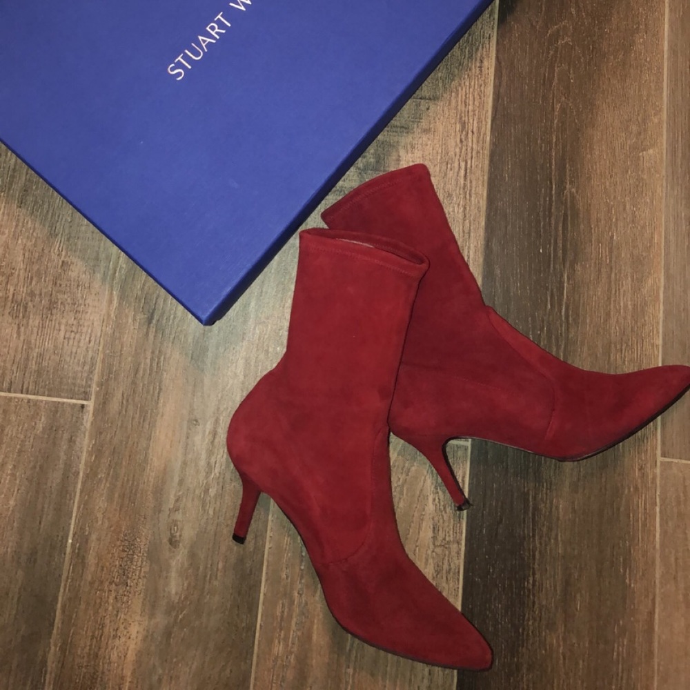 Cling bootie in scarlet suede